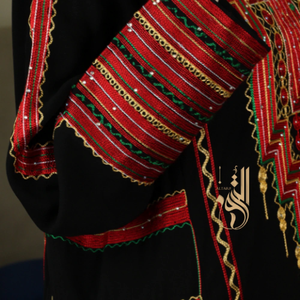 ملابس شعبيه